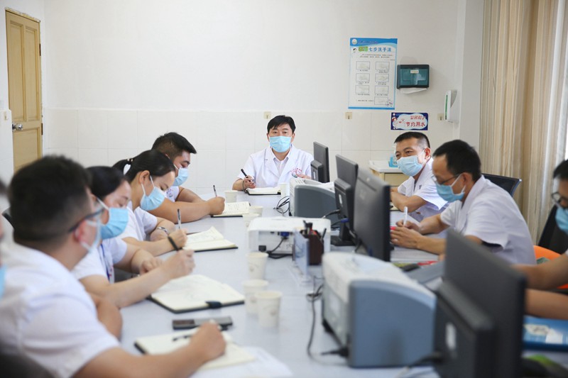 院党委书记在内一科调研