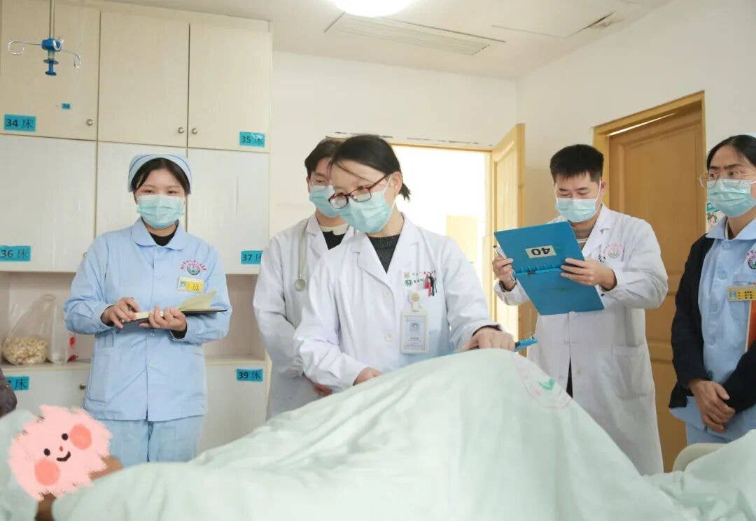 中山大学附属第一医院贵州医院到万山区人民医院开展帮扶调研工作