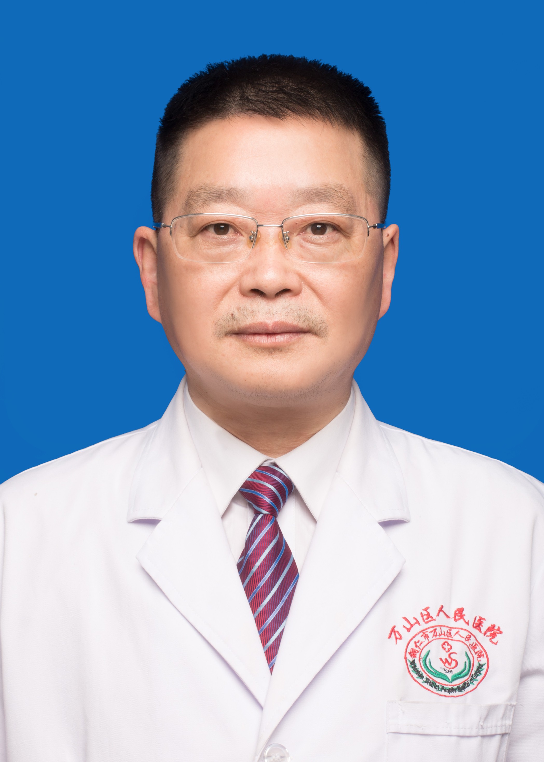 张国灿  呼吸与危重症医学科主任  副主任医师.jpg